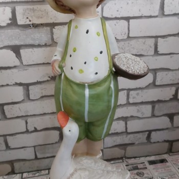 تحفة ولد وبطه ملائمه للحدائق تحفة ولد وبطه ملائمه للحدائق