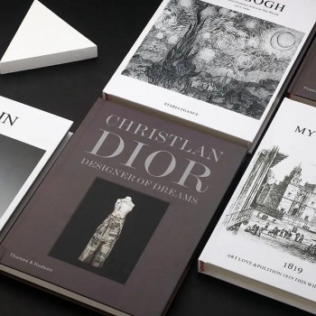 مجلة كتيبات غلاف مقوى علامة DIOR-4550 مجلة كتيبات غلاف مقوى علامة DIOR-4550