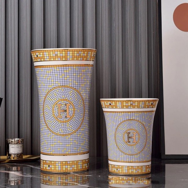 فازه زهور  فاخره من السيراميك على طراز الاروبي متوفر الحجمين -3047