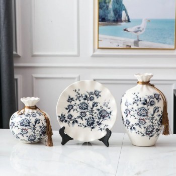 فازه سراميك امريكيه مكونه من 3 قطع لتزين غرف المعيشه-1- L2943 فازه سراميك امريكيه مكونه من 3 قطع لتزين غرف المعيشه-1- L2943