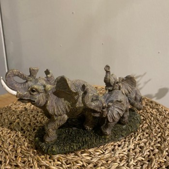 تحفة فيله تحاكي الطبيعه 