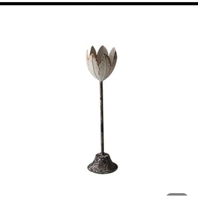 حامل شمعدان معدني بتصميم الورد حامل شمعدان معدني بتصميم الورد