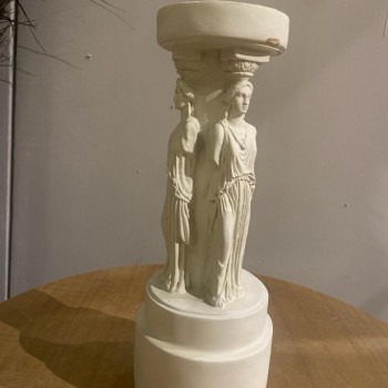 تحفه حامل شمعدان بتصميم روماني 