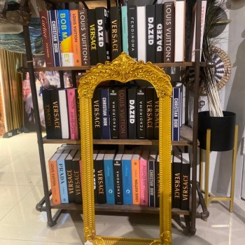 اطار ذهبي خشبي كلاسيكي بارتفاع 97سم 