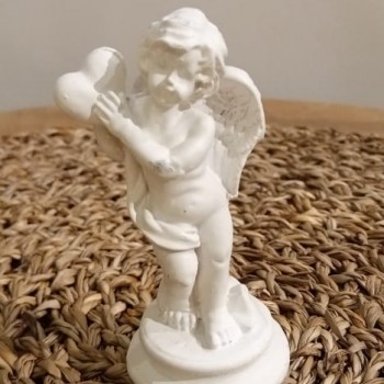 تحفة انجل حامل قلب صغير 