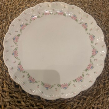 صحن من سراميك بنقوش الورد 