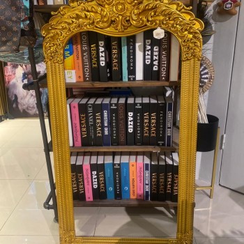 اطار ذهبي خشبي كلاسيكي بارتفاع 142سم 