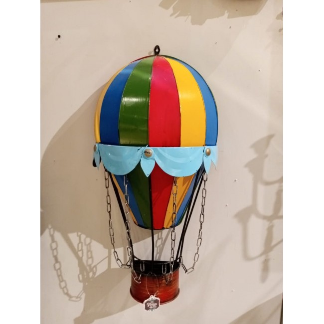 تحفة منطاد جداري معدني بارتفاع 73سم تحفة منطاد جداري معدني بارتفاع 73سم