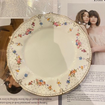 صحن بنقوش الزهور من سراميك صحن بنقوش الزهور من سراميك