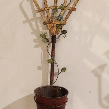 مركن ريفي معدني ملائم للحدائق