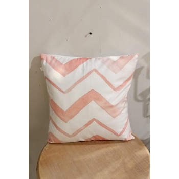 غطاء مخده بحشوه بخطوط هندسيه رفيعه غطاء مخده بحشوه بخطوط هندسيه رفيعه