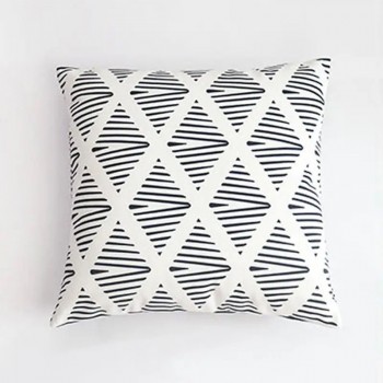 غطاء خداديه مع حشوه بطباعه رقميه هندسي 