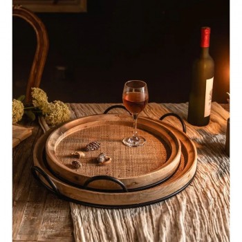 صينيه تقديم من الخيزران بمقابض معدنيه متوفره بحجمين L2569 صينيه تقديم من الخيزران بمقابض معدنيه متوفره بحجمين L2569