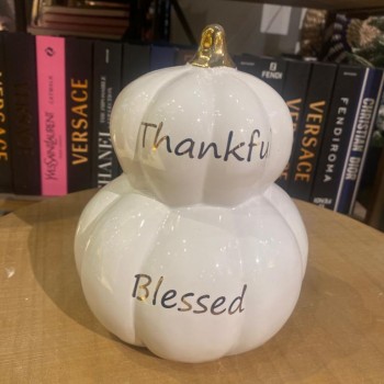 تحفة يقطين باللون الابيض مصنوع من سراميك 