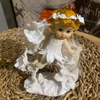 تحفة بنت بريش مصنوع من السراميك 