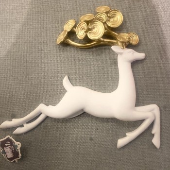 تحفة غزال جداري ابيض بقرون ذهبيه 