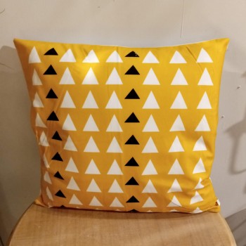 غطاء مخده قطنيه بحشوه  عالية الجوده 