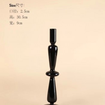 شمعدان اسود  مصنوع من زجاج -1001