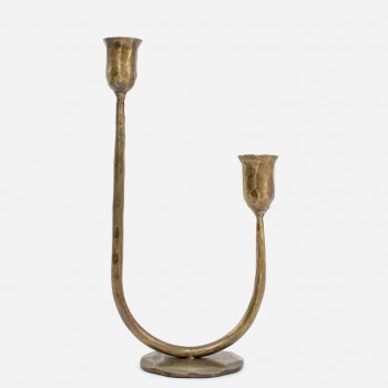 شمعدان يتميز بتصميم بسيط وفريد معدن 8164