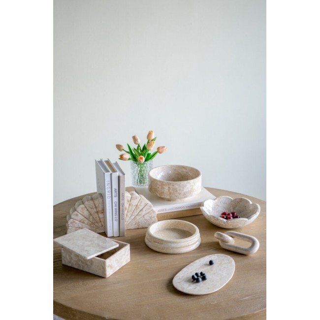 ديكور دائري من حجر الترافرتين  الطبيعي ملائم لديكور المنزل 