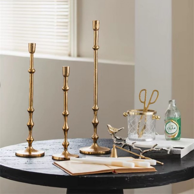 طقم شمعدان معدن ذهبي بتصميم كلاسيك اوربي مكون من 3 قطع 7492