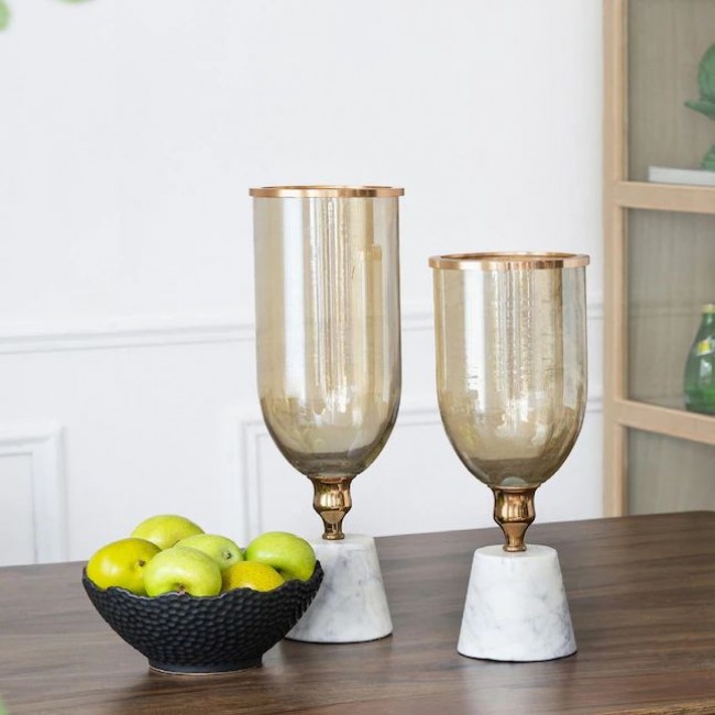 فازه زجاجية طويلة بقاعدة رخامية بيضاء ولون ذهبي بتصميم عصري متوفر الحجمين 8239