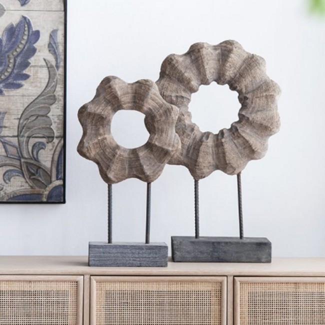  تحفه مصنوعه من الخشب الطبيعي بقاعده تضيف لمسه ريفيه فاخره  متوفر الحجمين 8241 