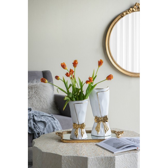 فازه سيراميك بيضاء بفيونكة ذهبية متوفر الحجمين 8206