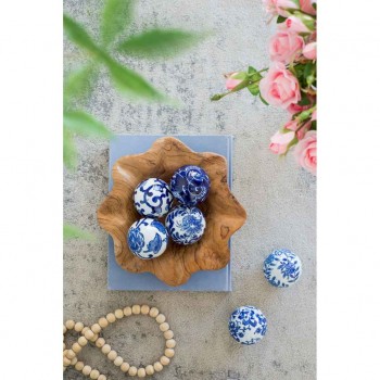 طقم كرات مزخرفة بالسراميك الأزرق والأبيض عدد القطع 6 8292 طقم كرات مزخرفة بالسراميك الأزرق والأبيض عدد القطع 6 8292