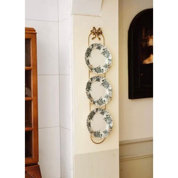 حامل صحون مصنوع من المعدن المشغول يدويا بتصميم الفيونكه المستوحى من الريف الفرنسي L9296