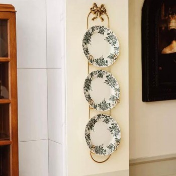 حامل صحون مصنوع من المعدن المشغول يدويا بتصميم الفيونكه المستوحى من الريف الفرنسي L9296 حامل صحون مصنوع من المعدن المشغول يدويا بتصميم الفيونكه المستوحى من الريف الفرنسي L9296