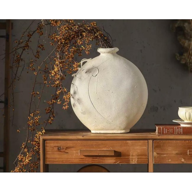 فازه سيراميك فاخره تجمع بين الطراز الريفي الأنيق واللمسات الفنية البارزةL9391