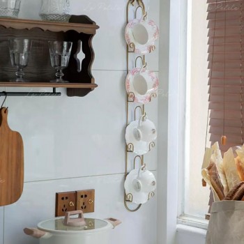  حامل أكواب وصحون جداري معدني بلون ذهبي بتصميم كلاسيكي9295