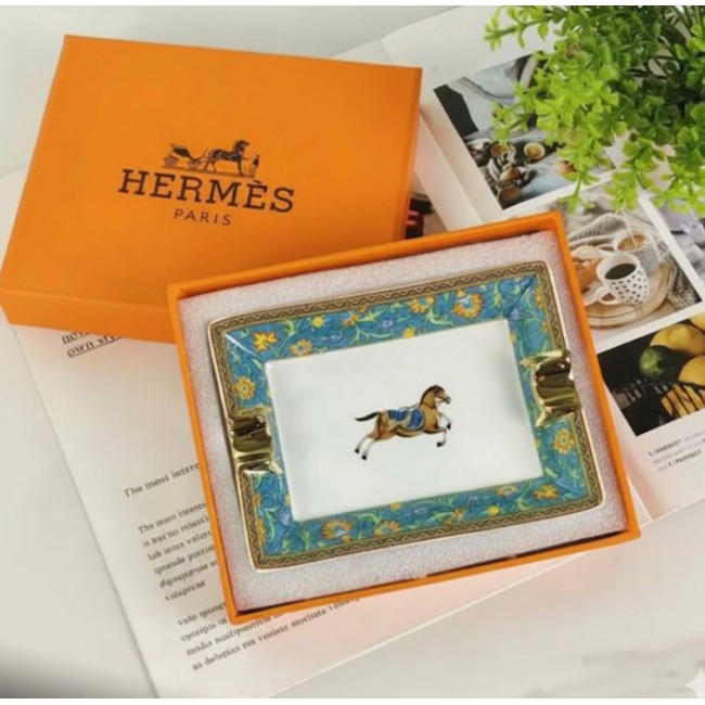 طفايه سجائر  سيراميك من هرمز بلمسات ذهبيه 9055