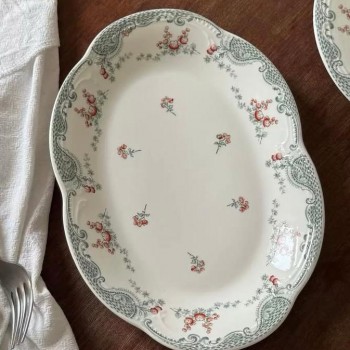 صحن سيراميك فاخر موخرفه بنقوش ناعمه بتصميم اوربي متوفر الحجمين 9021 صحن سيراميك فاخر موخرفه بنقوش ناعمه بتصميم اوربي متوفر الحجمين 9021