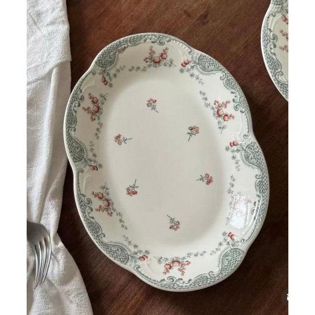 صحن سيراميك فاخر موخرفه بنقوش ناعمه بتصميم اوربي متوفر الحجمين 9021