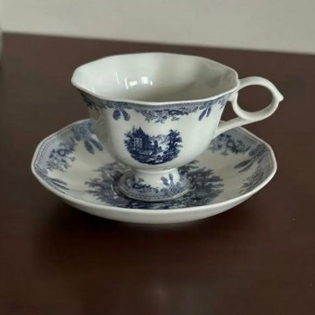 كوب شاي وصحن سراميك بنقوش زرقاء ريفيه كلاسيكيه9335 كوب شاي وصحن سراميك بنقوش زرقاء ريفيه كلاسيكيه9335