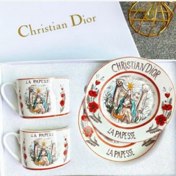 طقم كوب شاي وصحن من سراميك الفاخر من ديور عدد2 القطعه 9042 طقم كوب شاي وصحن من سراميك الفاخر من ديور عدد2 القطعه 9042