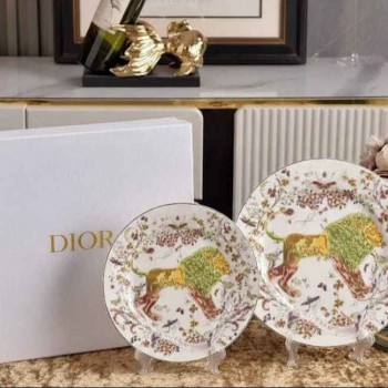 طقم صحن سيراميك برسمة الاسد انيقه من براند ديور العدد 2 قطعه L9076