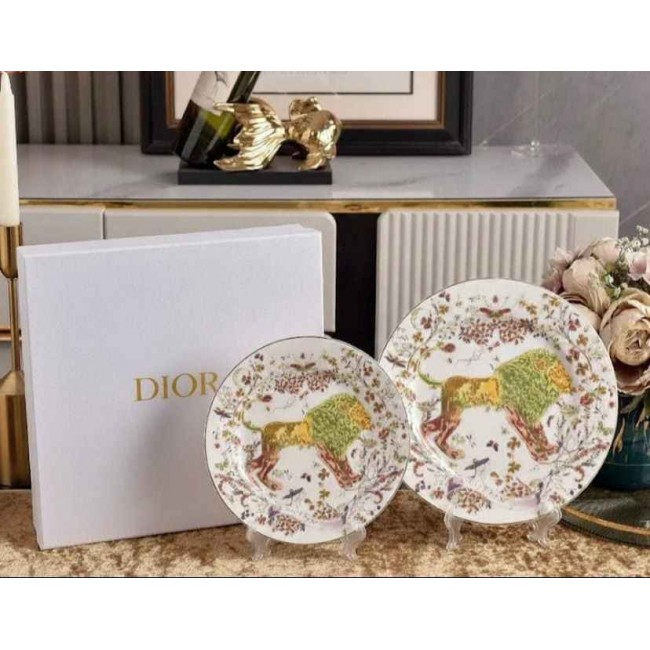 طقم صحن سيراميك برسمة الاسد انيقه من براند ديور العدد 2 قطعه L9076