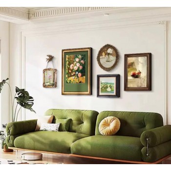 مجموعه من لوحات الكلاسيكيه راقيه باطارات خشبيه فاخره عدد القطع 5 قطع 8666