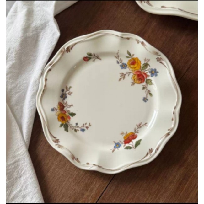 صحن سيراميك بتصميم ريفي بزخارف الزهور والحواف المتموجه9012