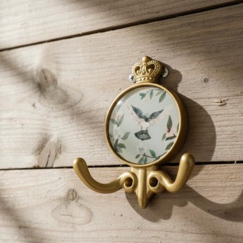 علاق جداري بطراز اوربي انيق باطار مزخرف  L9308