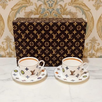 طقم كوب وصحن شاي من سراميك من لويس فيتون عدد4قطع 9050 طقم كوب وصحن شاي من سراميك من لويس فيتون عدد4قطع 9050