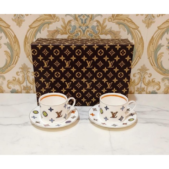 طقم كوب وصحن شاي من سراميك من لويس فيتون عدد4قطع 9050