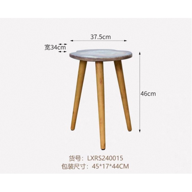 طاوله جانبيه مبتكره تحاكي تشكيلات الأحجار الكريمة بألوانها الهادئ مدعومة بأرجل خشبية طبيعية تمنحها طابعاً يجمع بين الحداثة والدفء9595