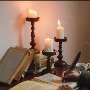 طقم شموع تضيف لمسه من الدفء والاناقه الفيكتورية إلى منزلك مصنوعه من الخشب الطبيعي العدد3 L9667