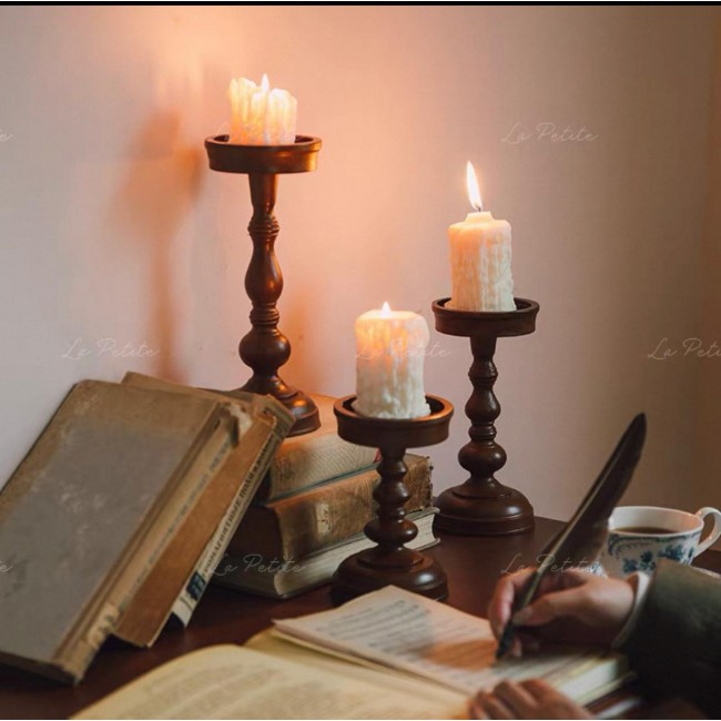 طقم شموع تضيف لمسه من الدفء والاناقه الفيكتورية إلى منزلك مصنوعه من الخشب الطبيعي العدد3 L9667