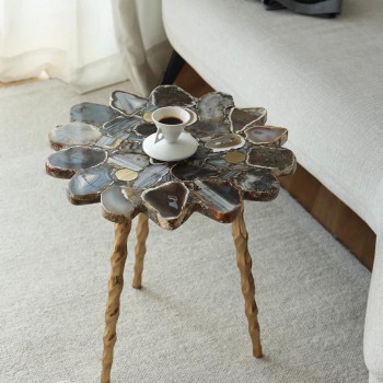 طاوله جانبية فاخرة  تتميز بتصميم مودرن يجمع بين الطبيعة والأناقة، وهي مثالية كطاولة خدمة أو قطعة ديكور لغرف المعيشة والمداخل8468