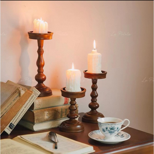 طقم شموع تضيف لمسه من الدفء والاناقه الفيكتورية إلى منزلك مصنوعه من الخشب الطبيعي العدد3 L9667